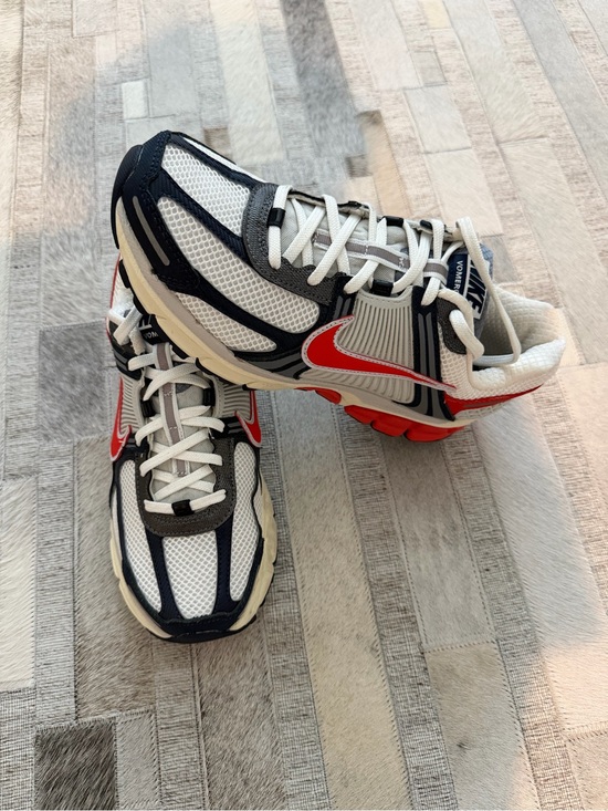Nike Shoes - Nike vomero 5 team USA